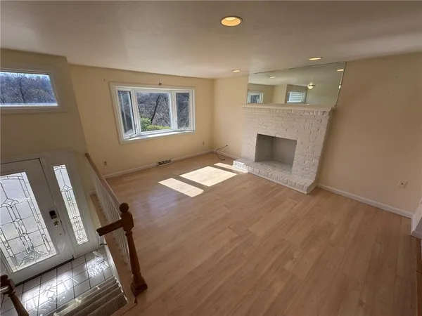 $2,200 | 1027 Middle Road, Glenshaw, PA 15116