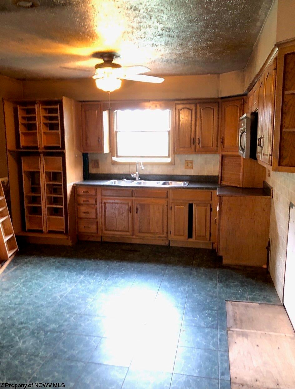 924 Co Rte 3/1 Mannington, WV 26582 - Photo 3 of 9 Gallery Image 3