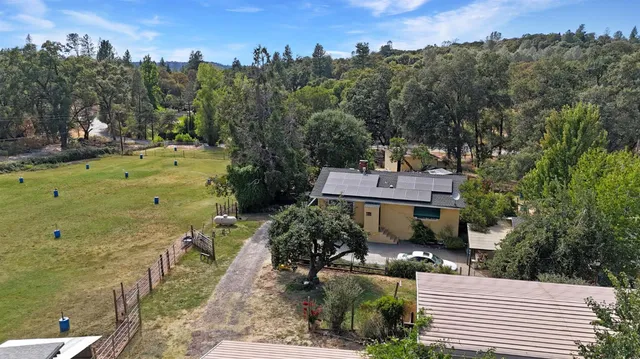 a view of a houses with a yard