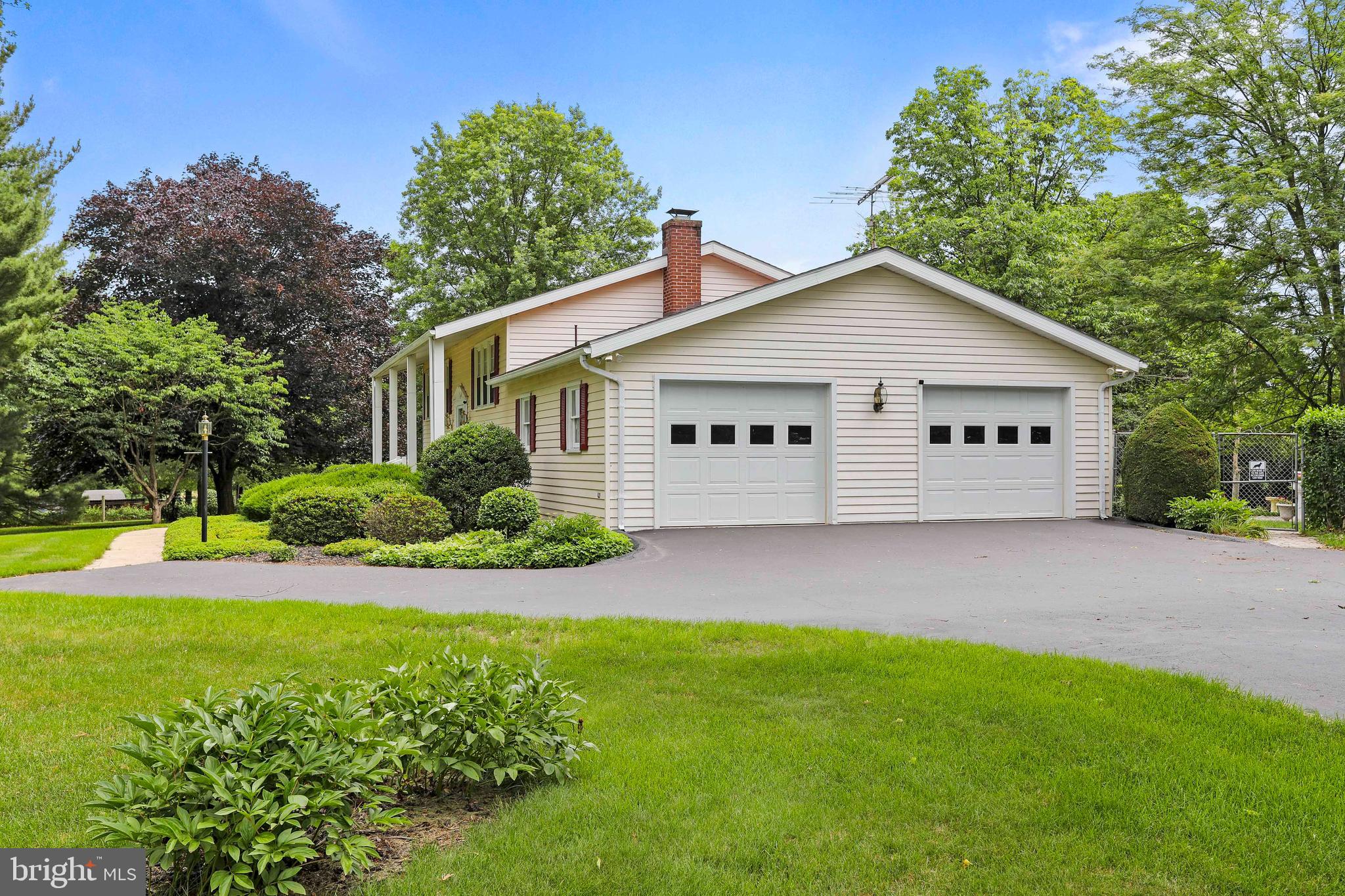 13505 Clopper Road Hagerstown, MD 21742 - Photo 2 of 65 Oversized 2 car garage