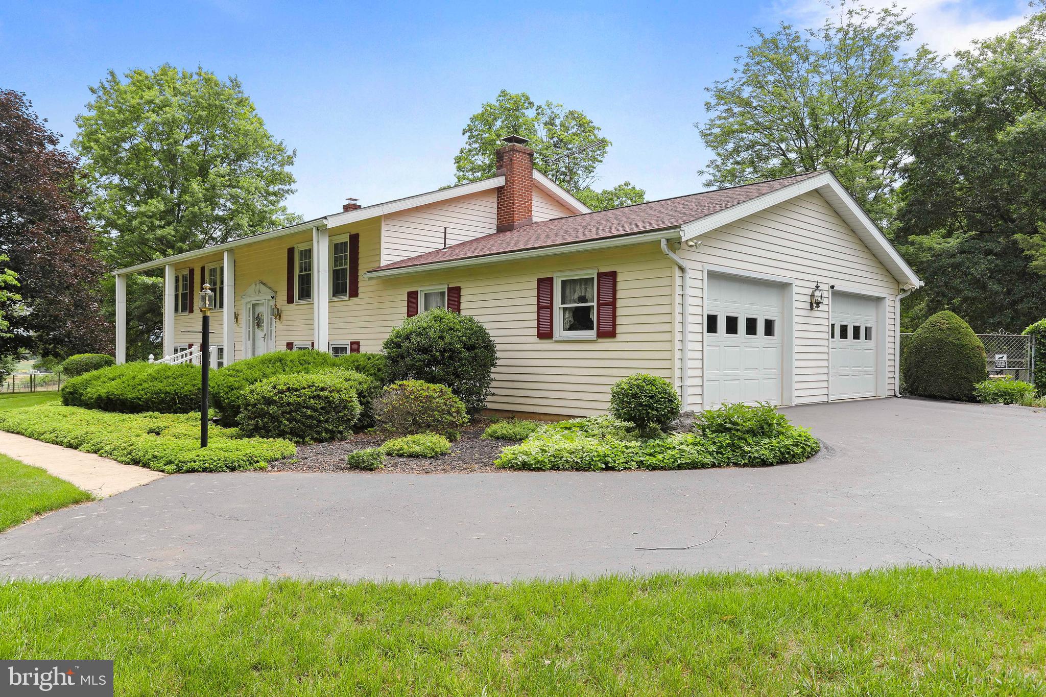 13505 Clopper Road Hagerstown, MD 21742 - Photo 3 of 65 Extra long driveway with turn around
