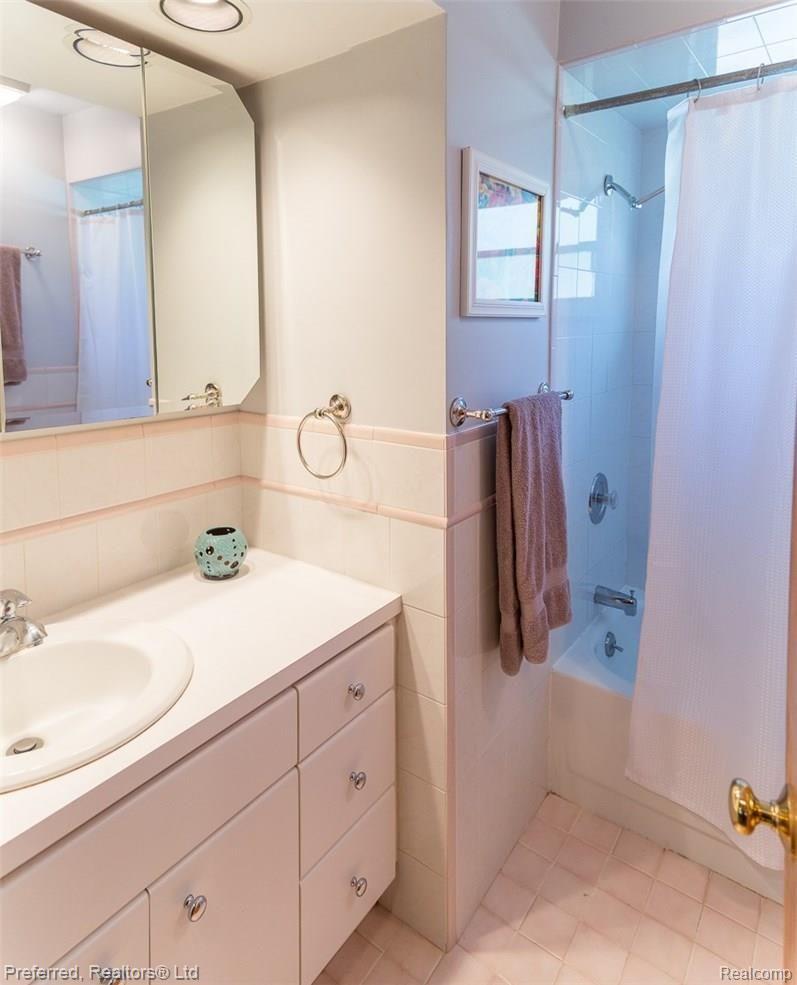 24875 Power Farmington, MI 48336 - Photo 12 of 25 2R2B4578-HDR-Pano.jpg