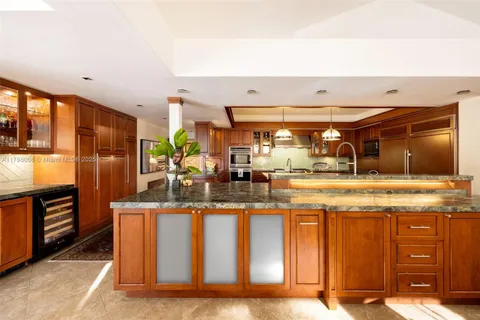 $37,000,000 | 700 Arvida Parkway, Coral Gables, FL 33156