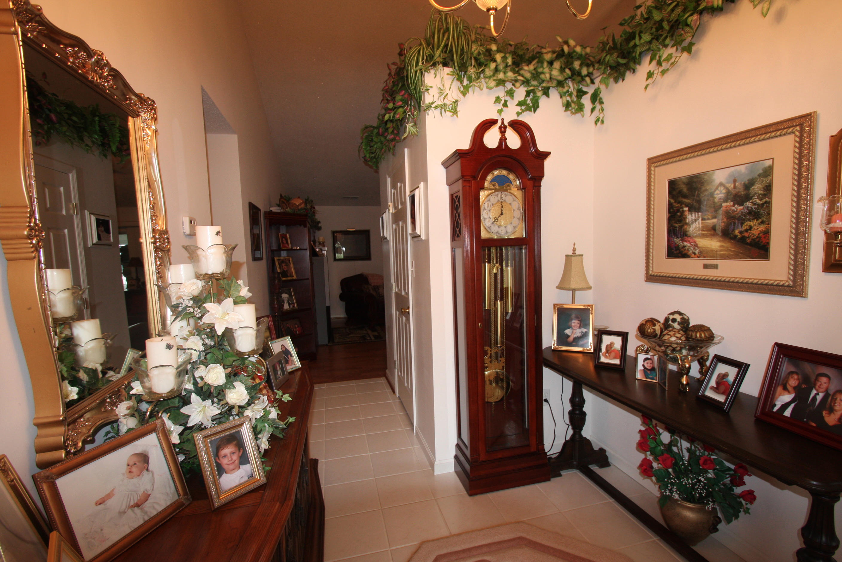 137 Morgan Field Road Wartburg, TN 37887 - Photo 4 of 24 Foyer Entrance!