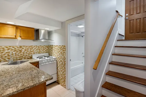 $3,200 | 3519 North Opal Avenue, Chicago, IL 60634