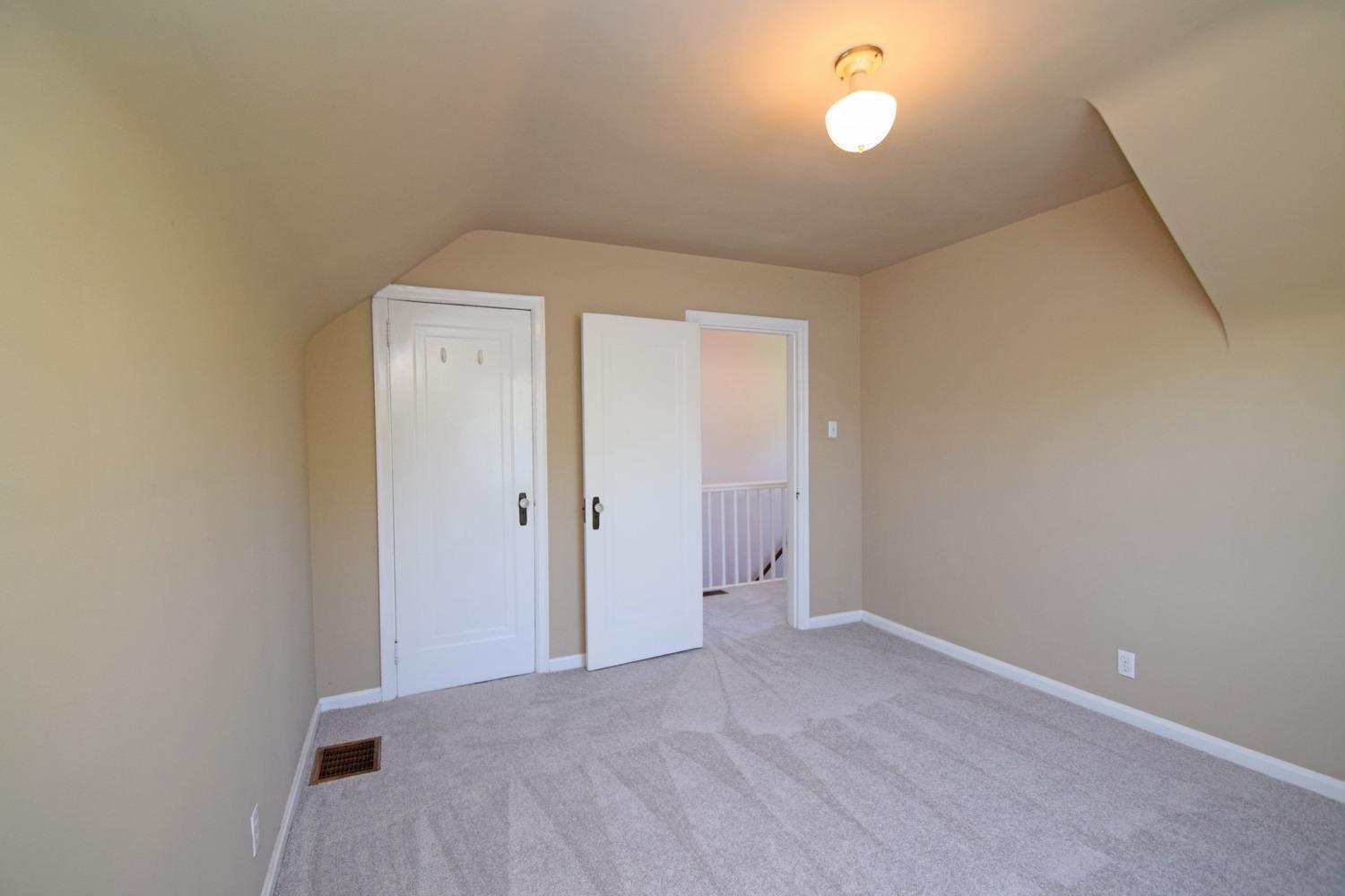 2460 East Galbraith Road Reading, OH 45237 - Photo 6 of 27
