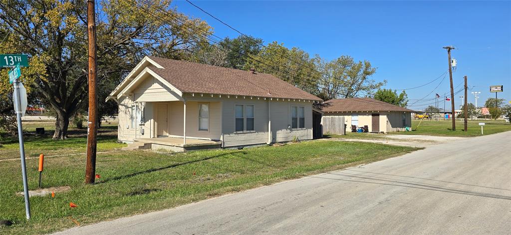 411 Hughes Street Sanger, TX 76266 - Photo 2 of 3