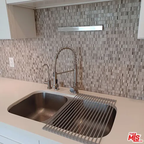 $4,300 | 1101 South Harvard Boulevard, Unit 505, Los Angeles, CA 90006