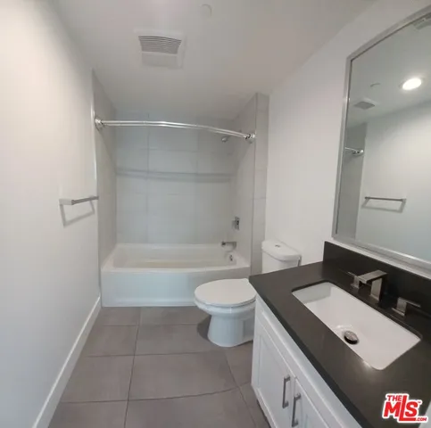 $4,300 | 1101 South Harvard Boulevard, Unit 505, Los Angeles, CA 90006