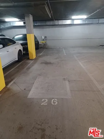 $4,300 | 1101 South Harvard Boulevard, Unit 505, Los Angeles, CA 90006