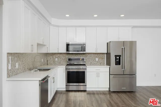 $4,300 | 1101 South Harvard Boulevard, Unit 505, Los Angeles, CA 90006