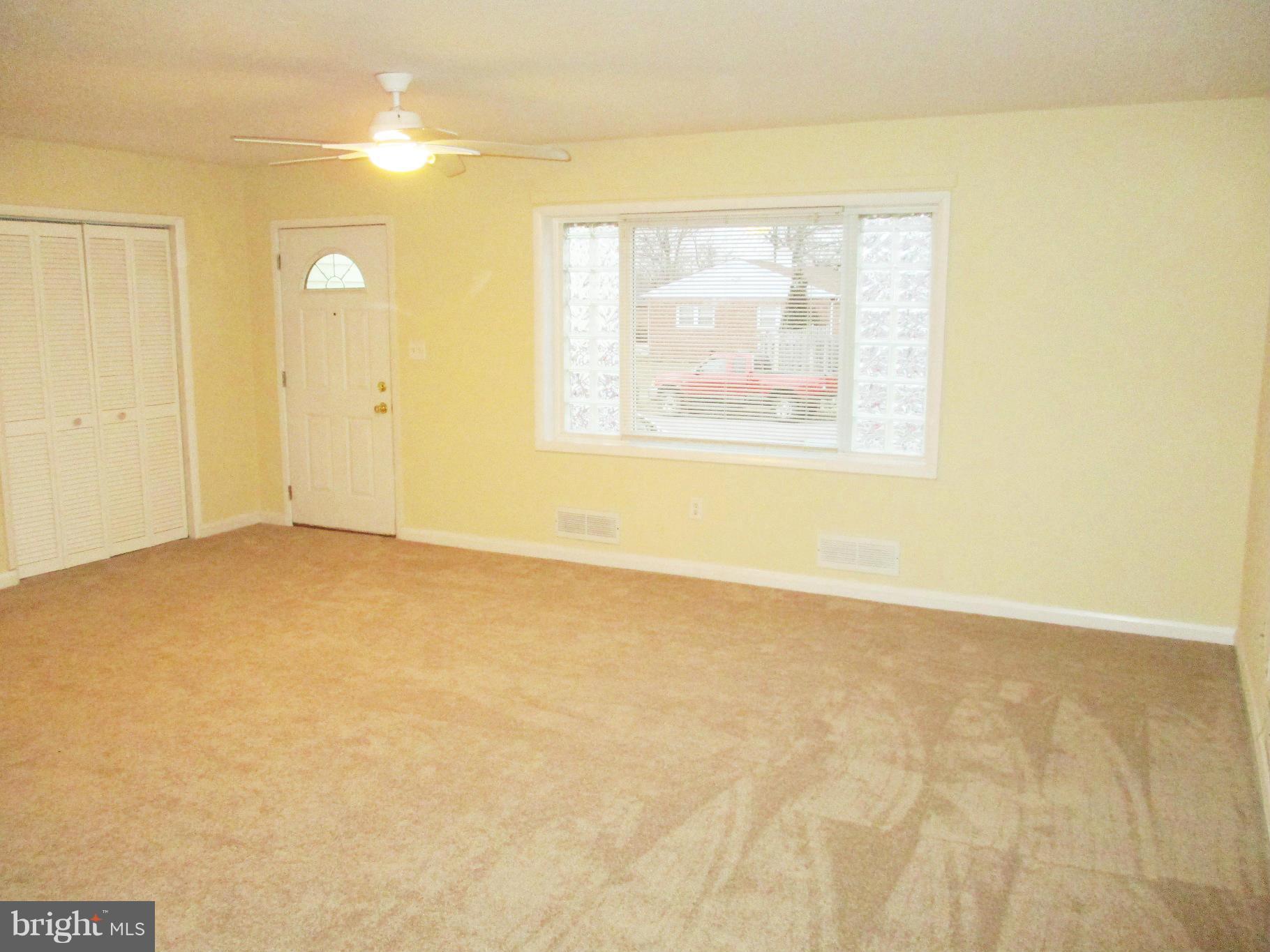 903 Marksworth Road Baltimore, MD 21228 - Photo 4 of 11 Living Room