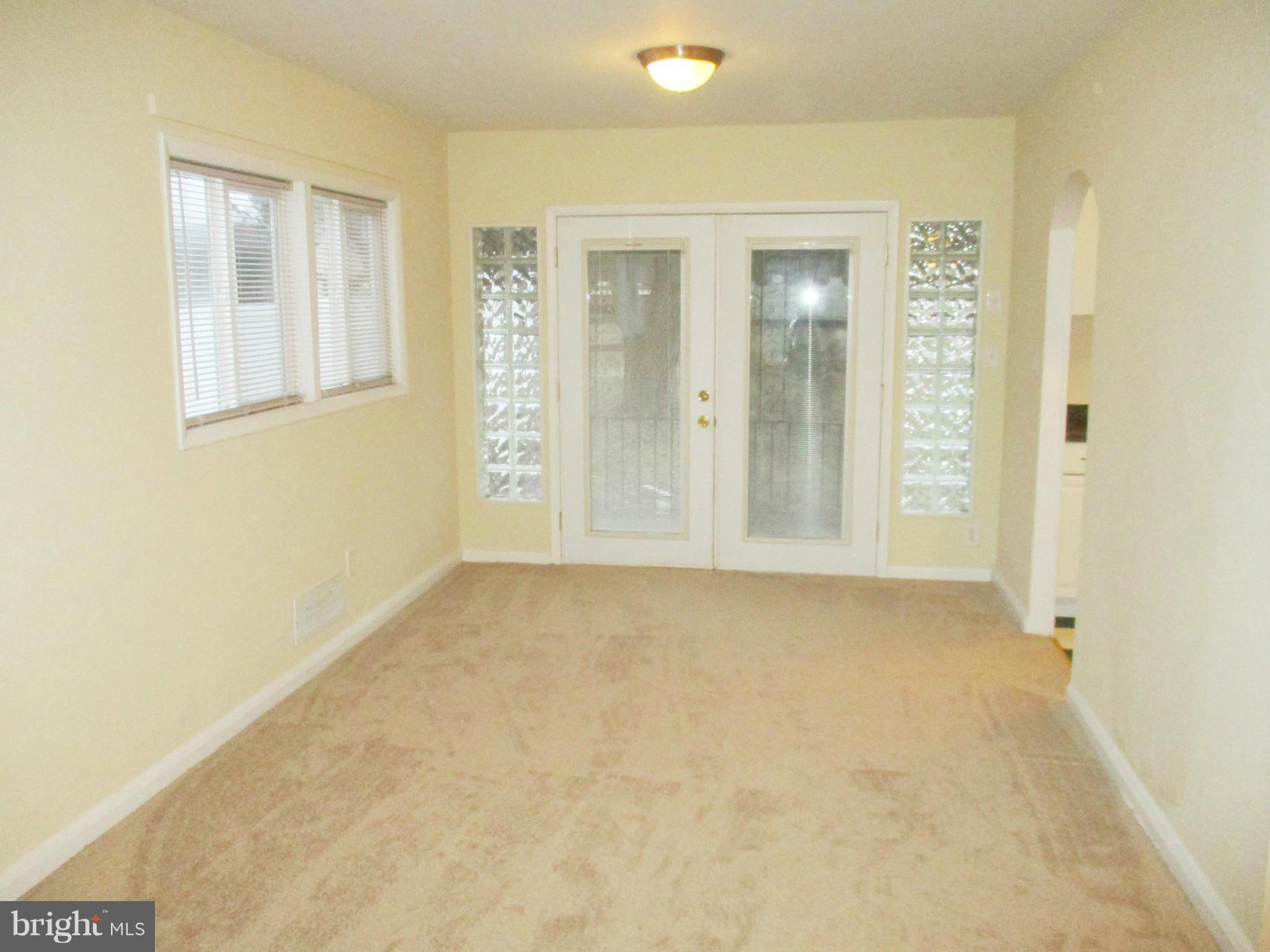 903 Marksworth Road Baltimore, MD 21228 - Photo 5 of 11 Dining Room
