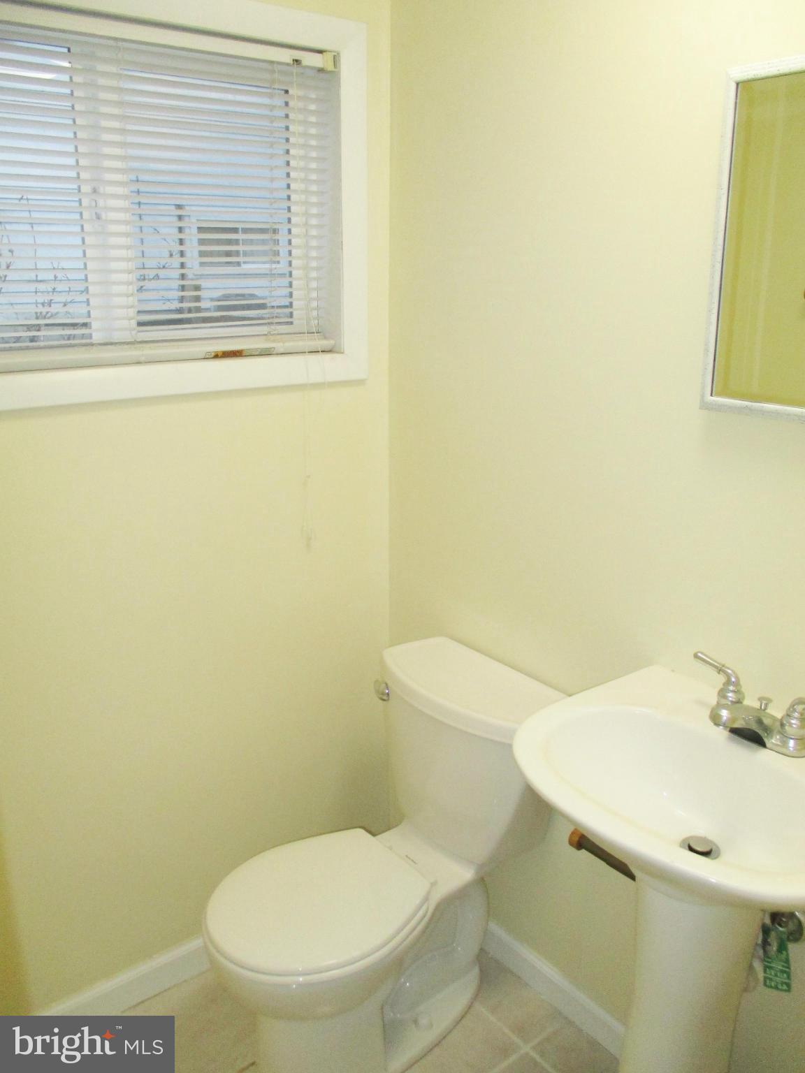 903 Marksworth Road Baltimore, MD 21228 - Photo 6 of 11 Bath