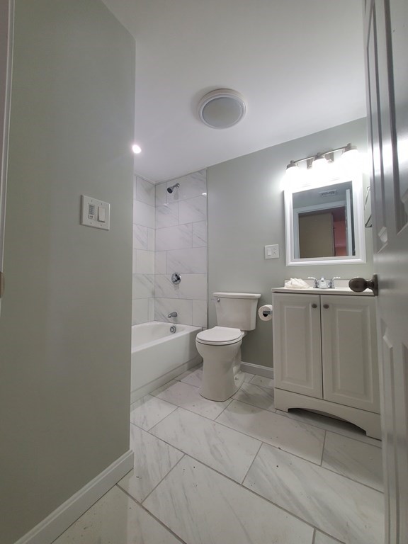 9 Oxford Street, Unit 3 Lynn, MA 01902 - Photo 3 of 16