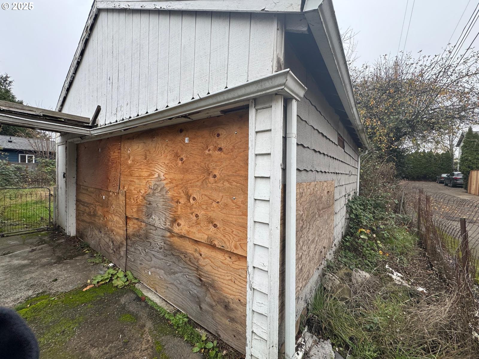 8923 Southeast Clinton Street Portland, OR 97266 - Photo 3 of 10