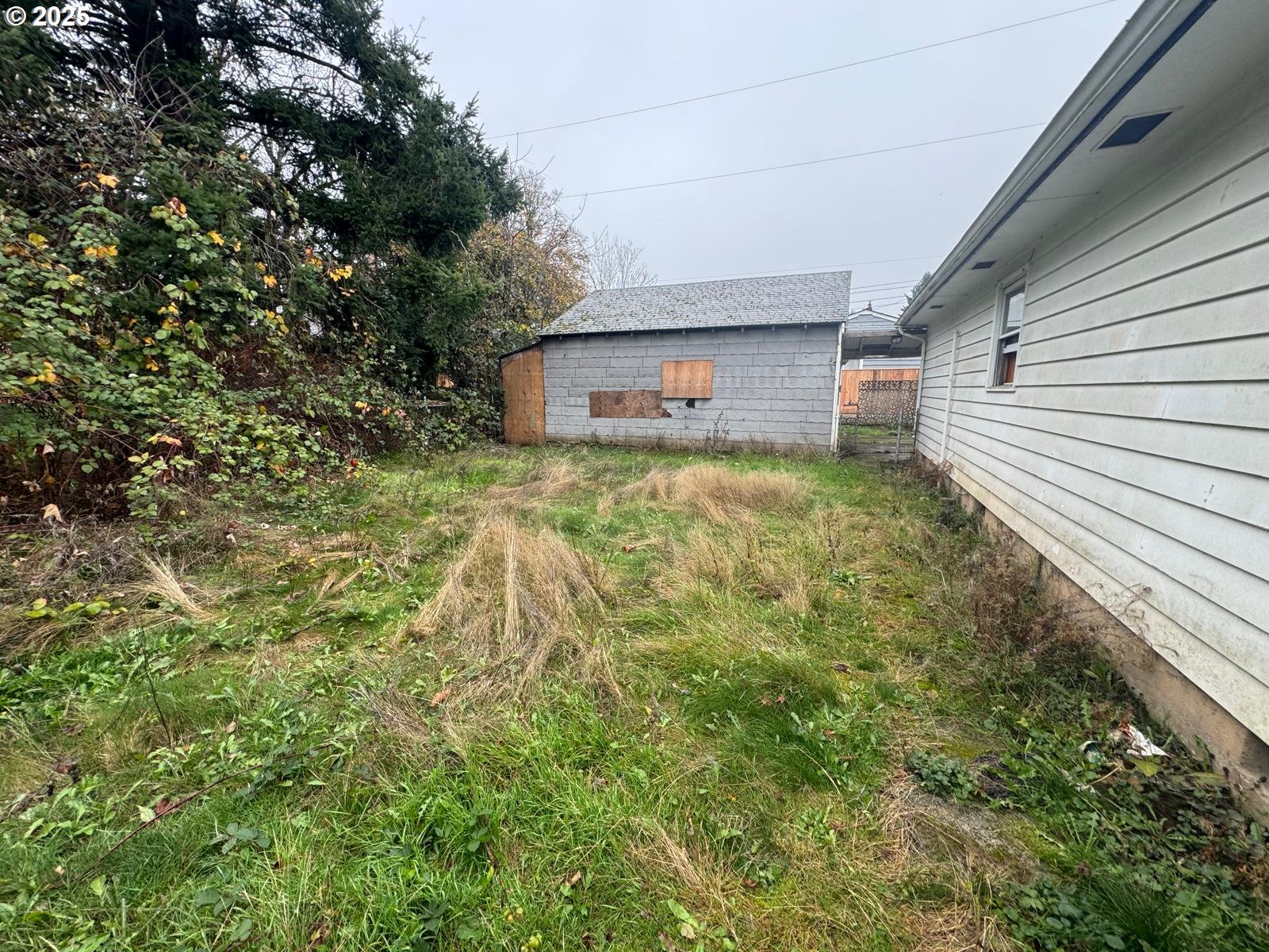 8923 Southeast Clinton Street Portland, OR 97266 - Photo 5 of 10