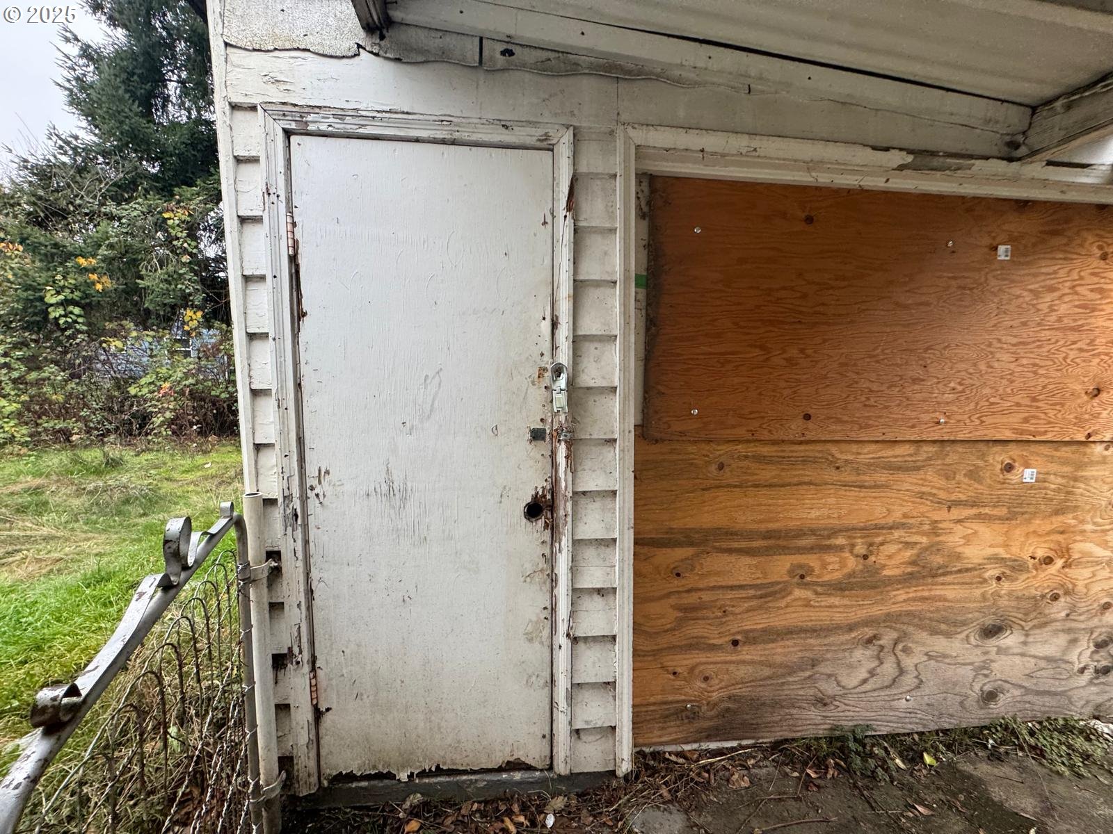 8923 Southeast Clinton Street Portland, OR 97266 - Photo 6 of 10