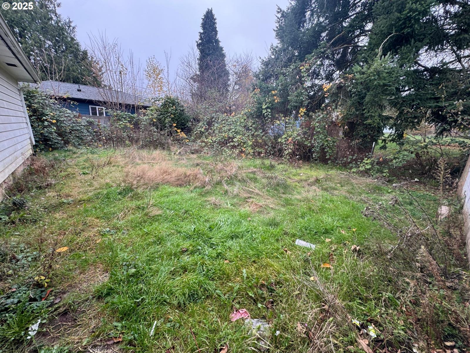 8923 Southeast Clinton Street Portland, OR 97266 - Photo 9 of 10