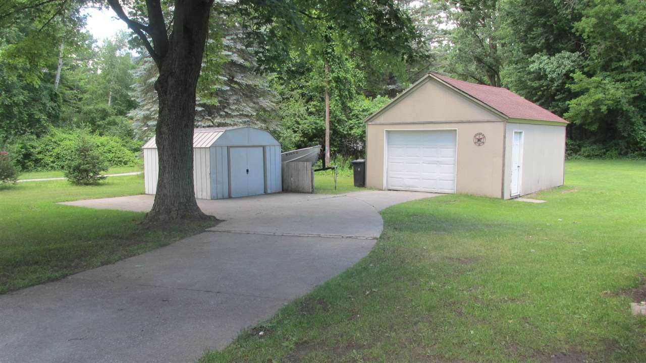 5591 Baker Road Bridgeport, MI 48722 - Photo 2 of 20