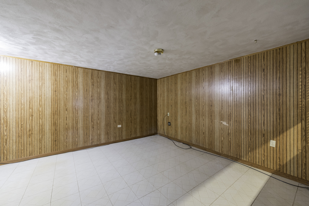 1834 Arbor Court Gurnee, IL 60031 - Photo 22 of 31 a view of a livingroom with wooden floor
