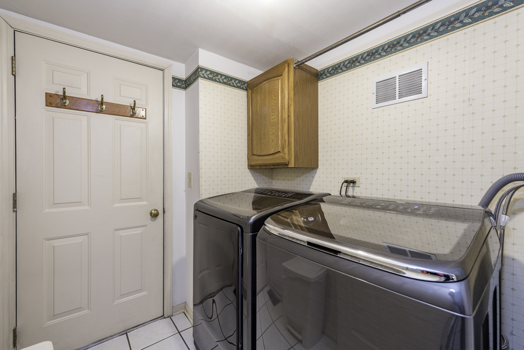 1834 Arbor Court Gurnee, IL 60031 - Photo 9 of 31 a utility room with dryer and washer
