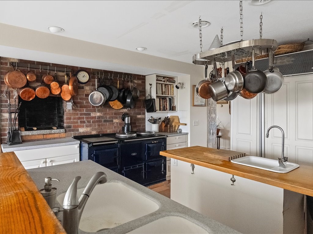 1627 Old Mill Road Block Island, RI 02807 - Photo 3 of 14