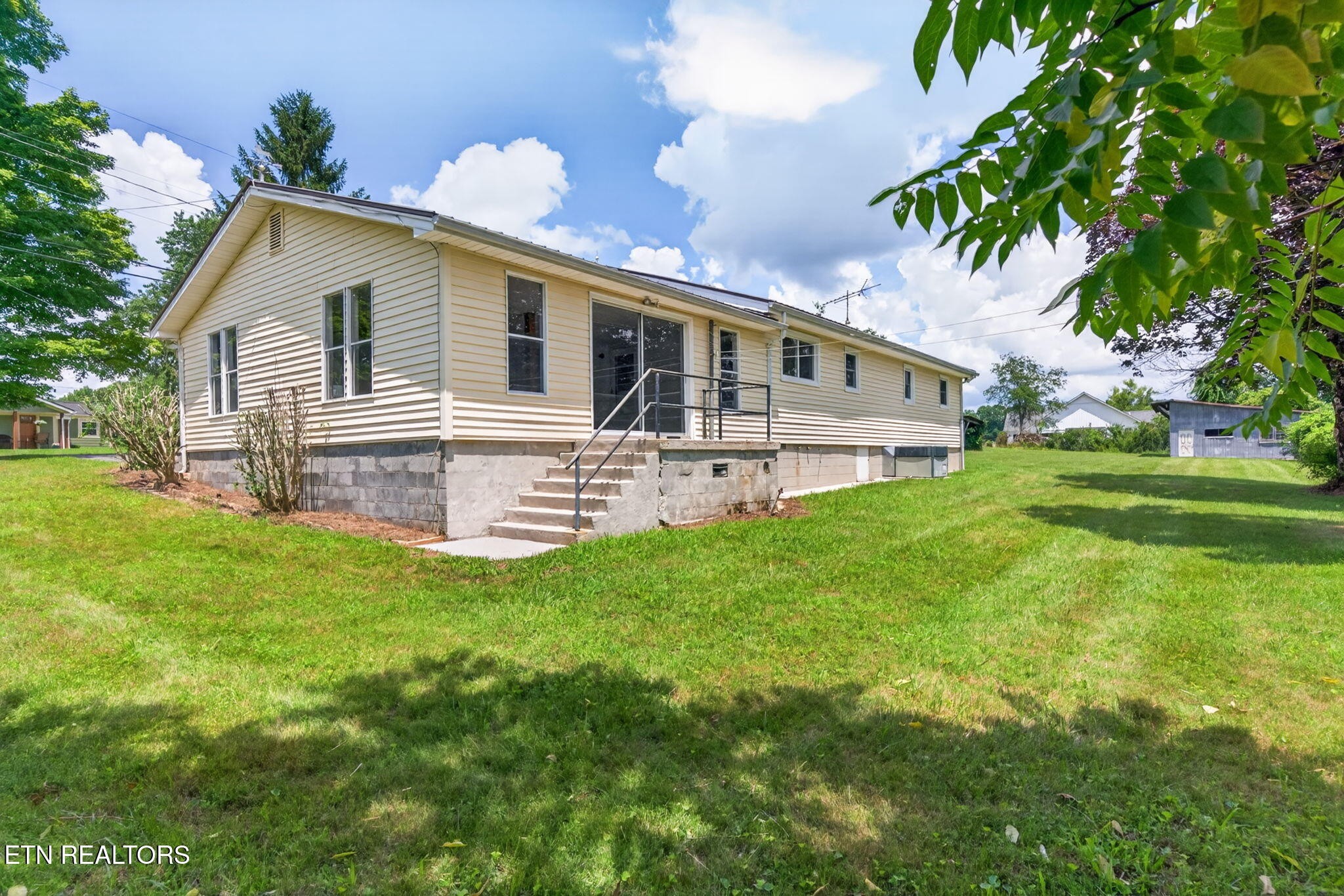295 Bilbrey Road Crossville, TN 38571 - Photo 3 of 19