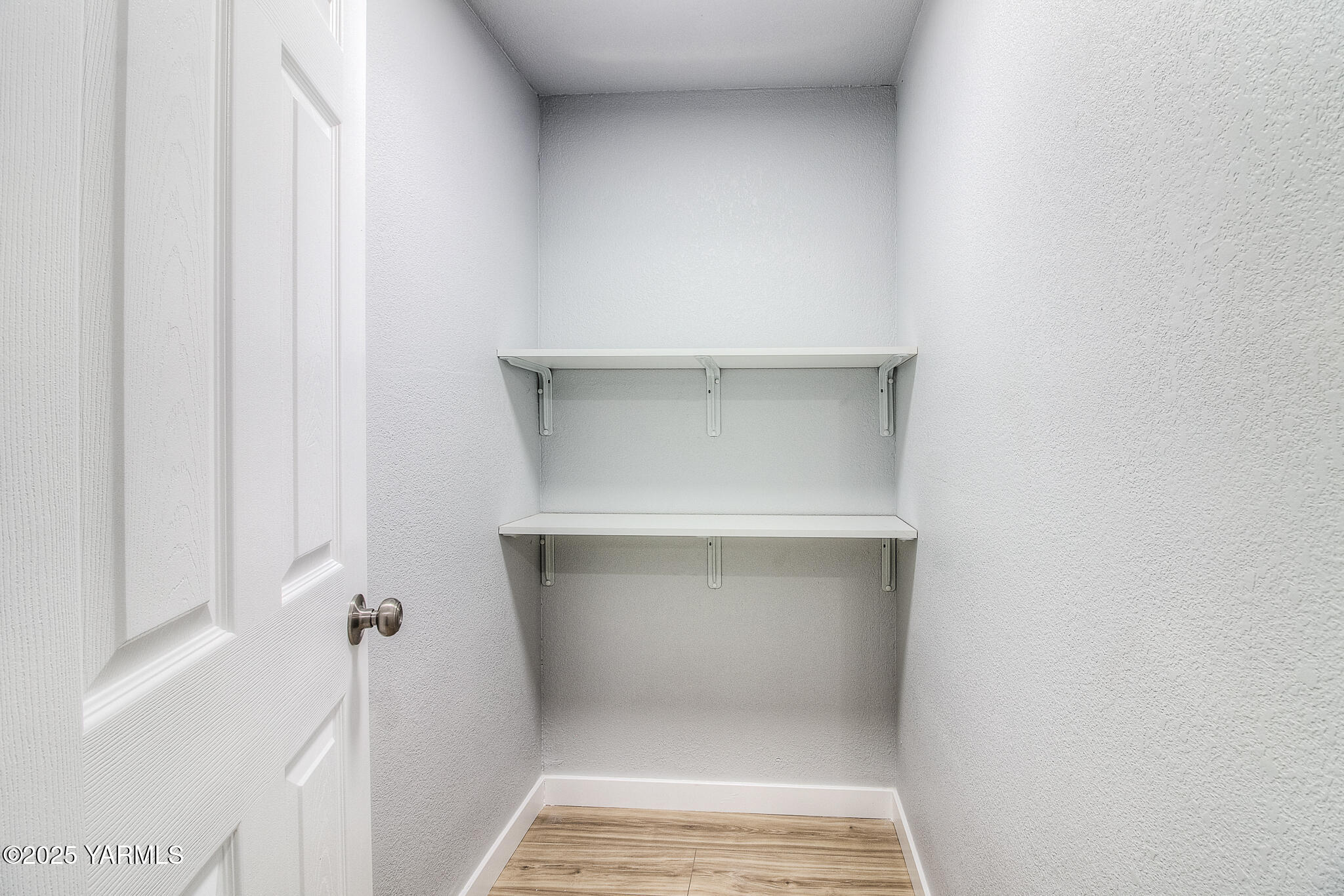 10420 Ahtanum Road Yakima, WA 98903 - Photo 19 of 24 a view of room