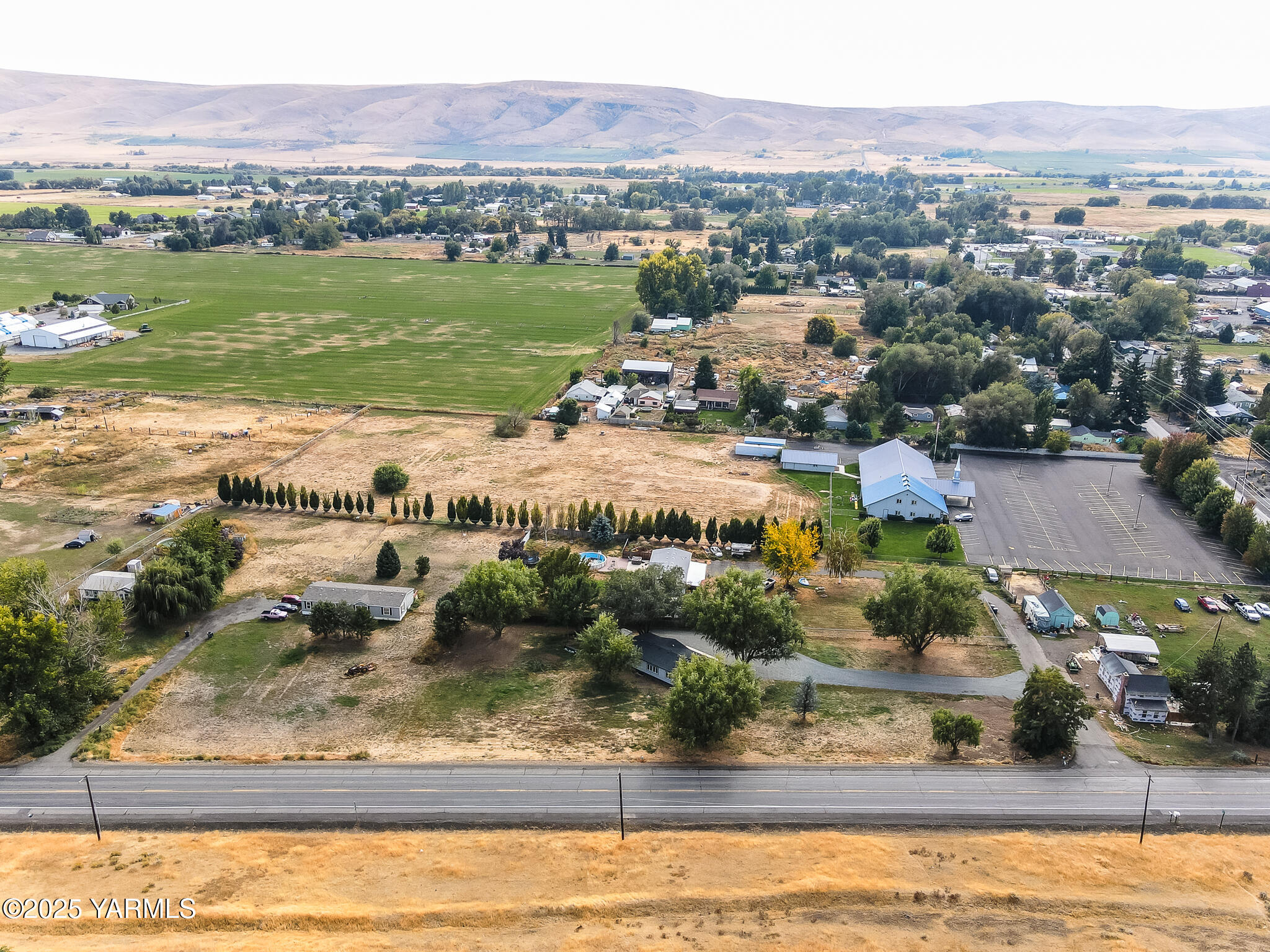 10420 Ahtanum Road Yakima, WA 98903 - Photo 22 of 24 a view of a lake with a mountain