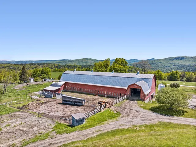 $975,000 | 338 Johnson Road, Marshfield, VT 05658