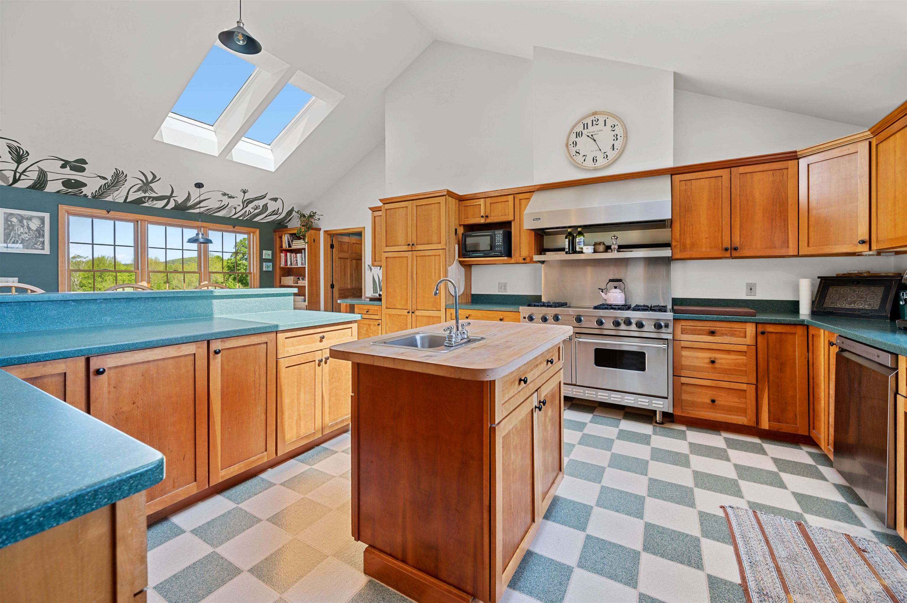 338 Johnson Road Marshfield, VT 05658 - Photo 4 of 45