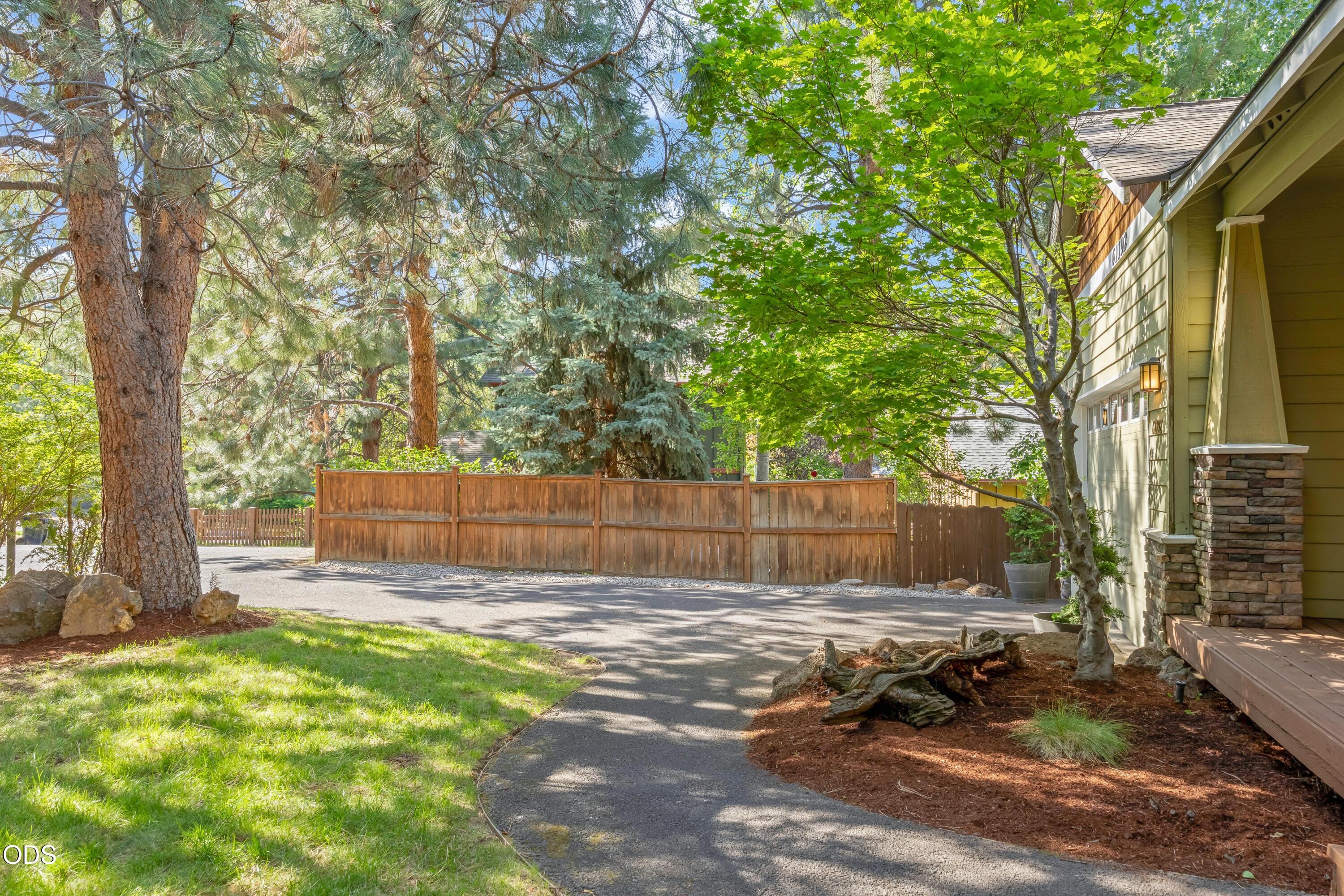 61192 Southwest Tall Timber Court Bend, OR 97702 - Photo 37 of 45