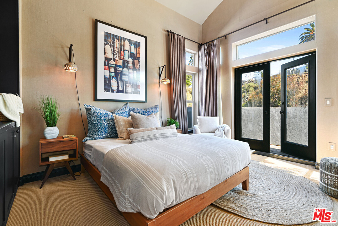 1343 Palisades Beach Road Santa Monica, CA 90401 - Photo 37 of 52