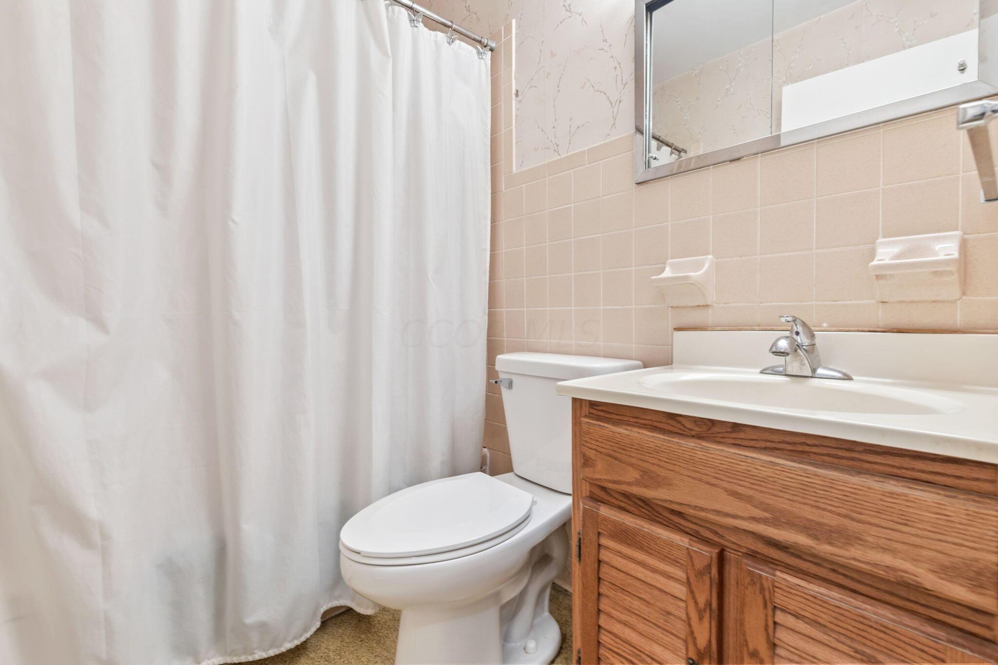 1442 Fullen Road Columbus, OH 43229 - Photo 22 of 46 Full Bath