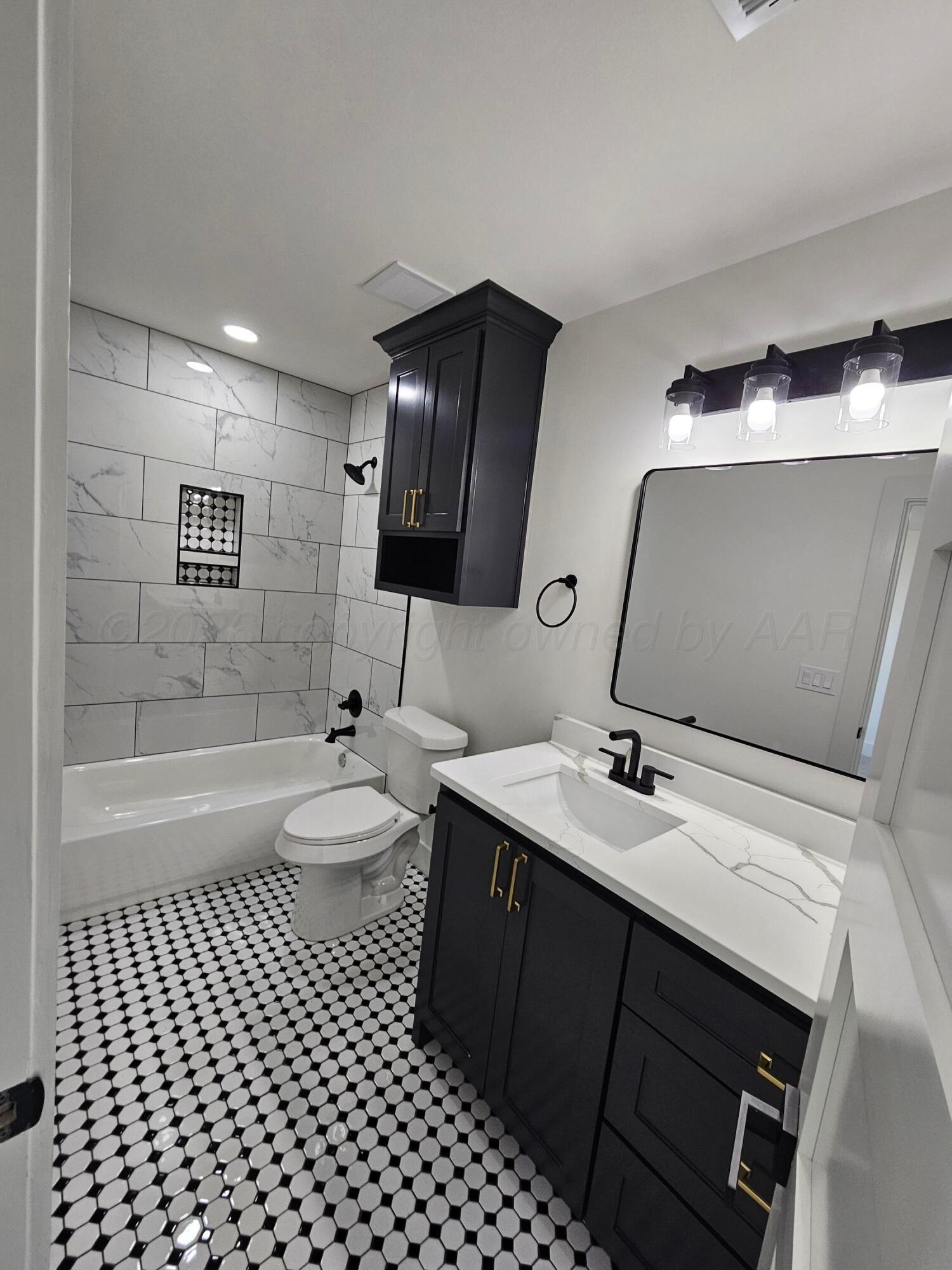 1010 Oak Avenue Panhandle, TX 79068 - Photo 33 of 44 a bathroom with a sink a toilet and a bathtub