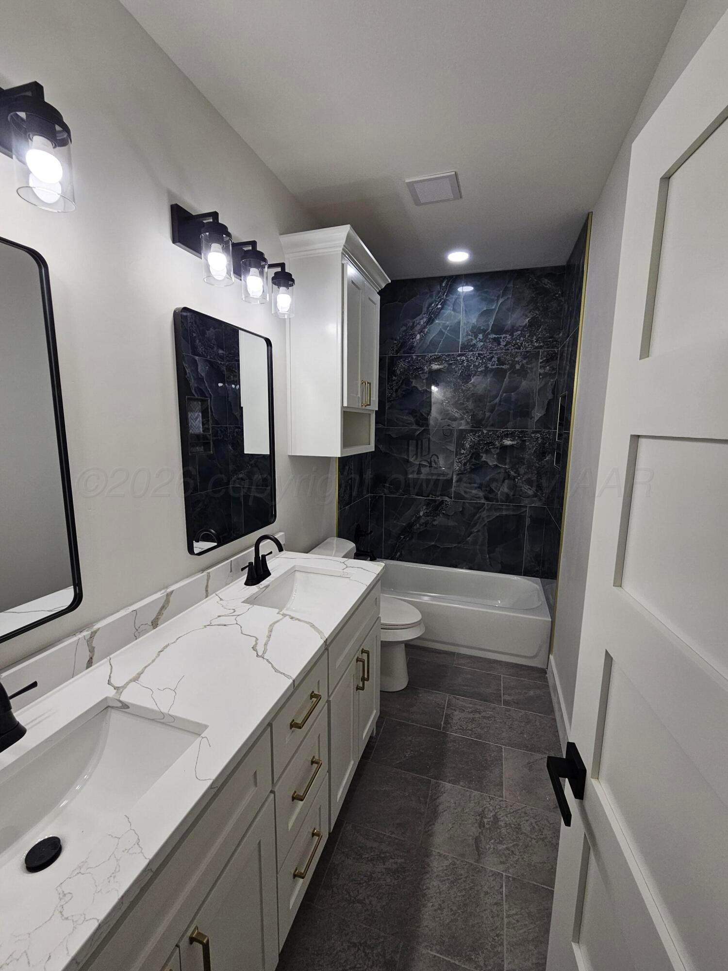 1010 Oak Avenue Panhandle, TX 79068 - Photo 37 of 44 a bathroom with a double vanity sink mirror double and bathtub