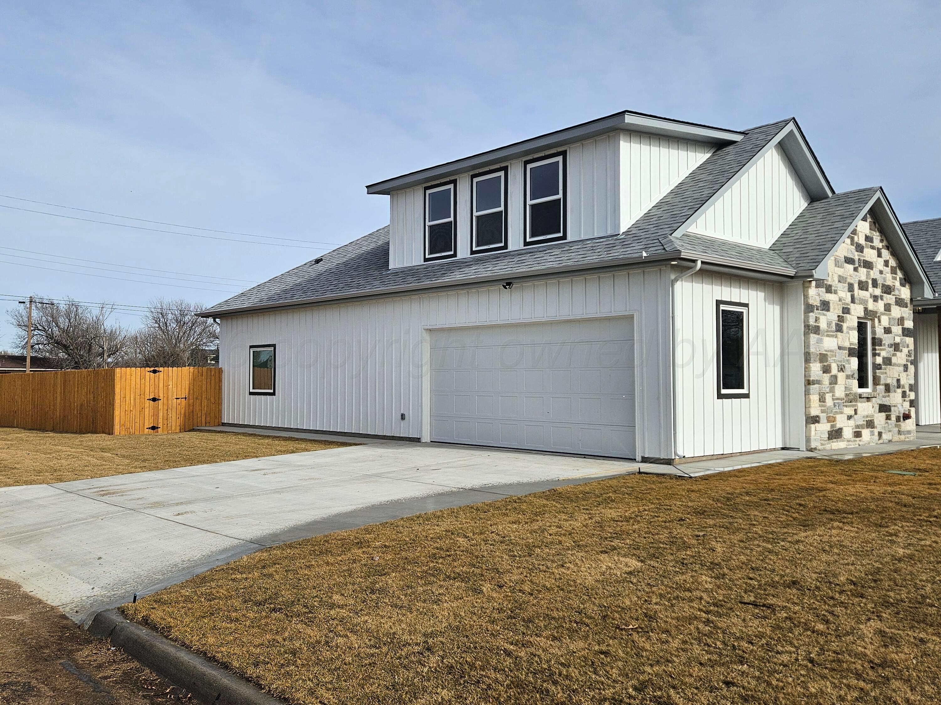 1010 Oak Avenue Panhandle, TX 79068 - Photo 4 of 44 a front view of a house with a yard