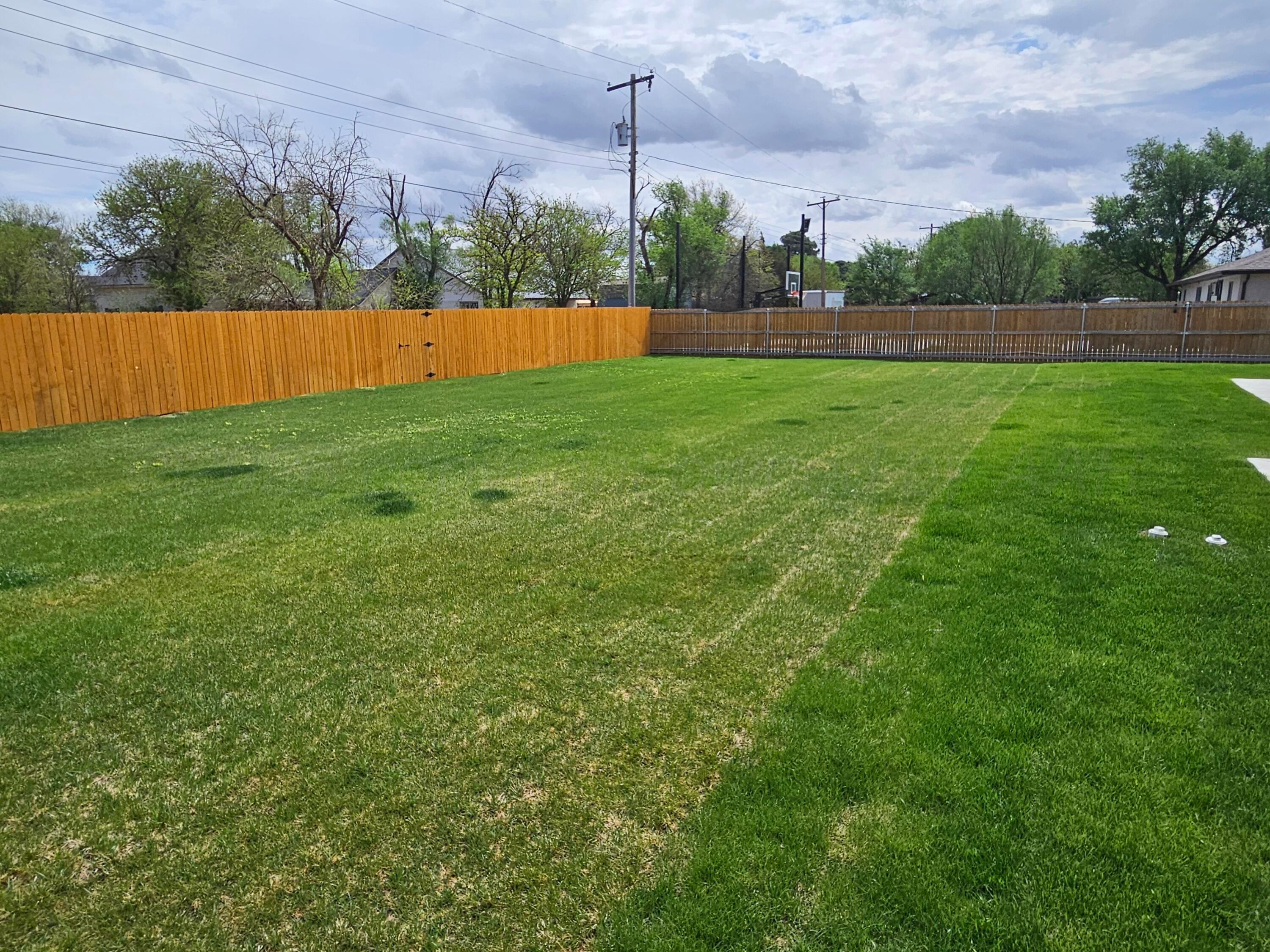1010 Oak Avenue Panhandle, TX 79068 - Photo 7 of 44 Large Backyard