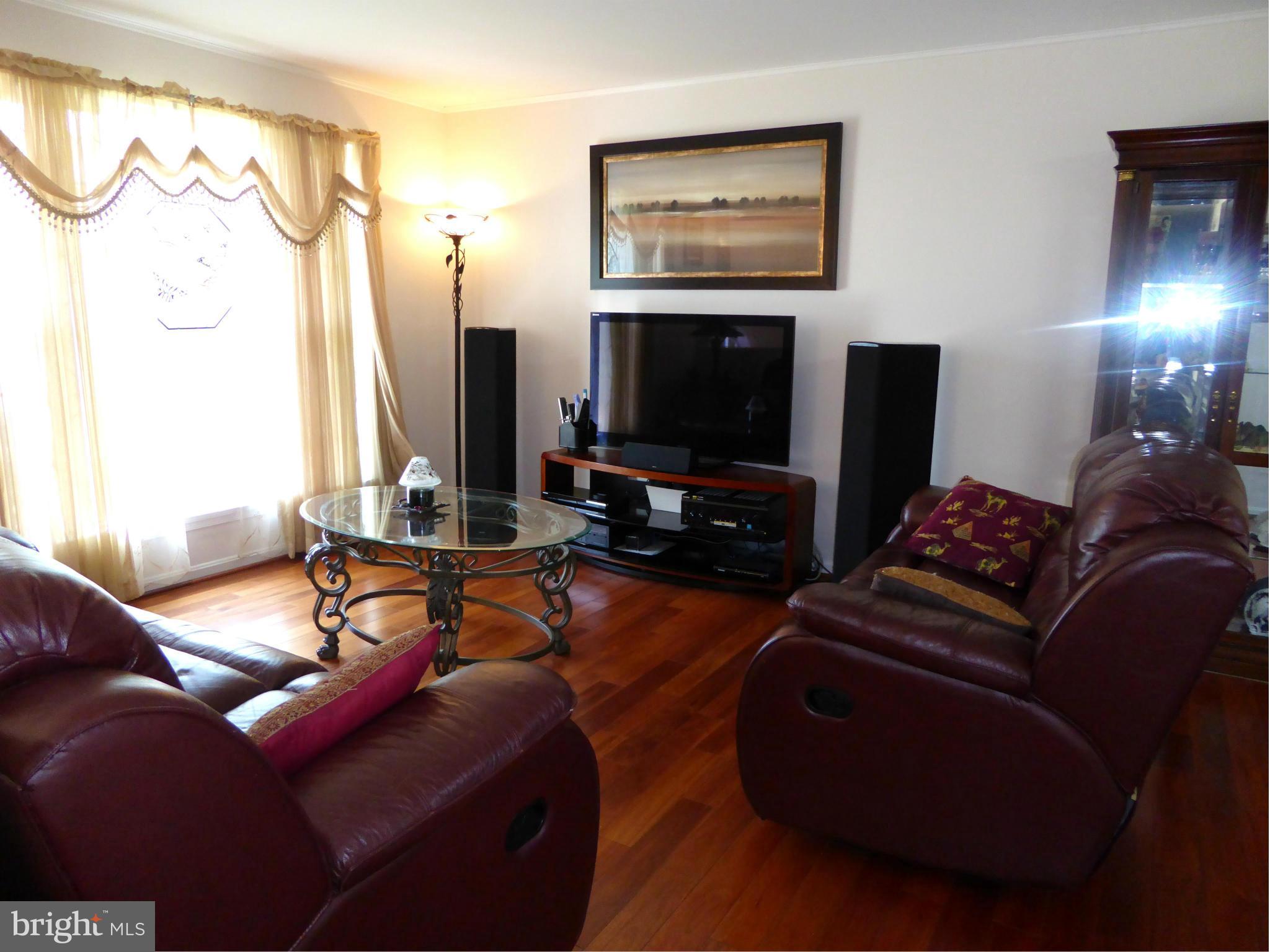 3734 Seneca Garden Road Baltimore, MD 21220 - Photo 9 of 25 Living Room