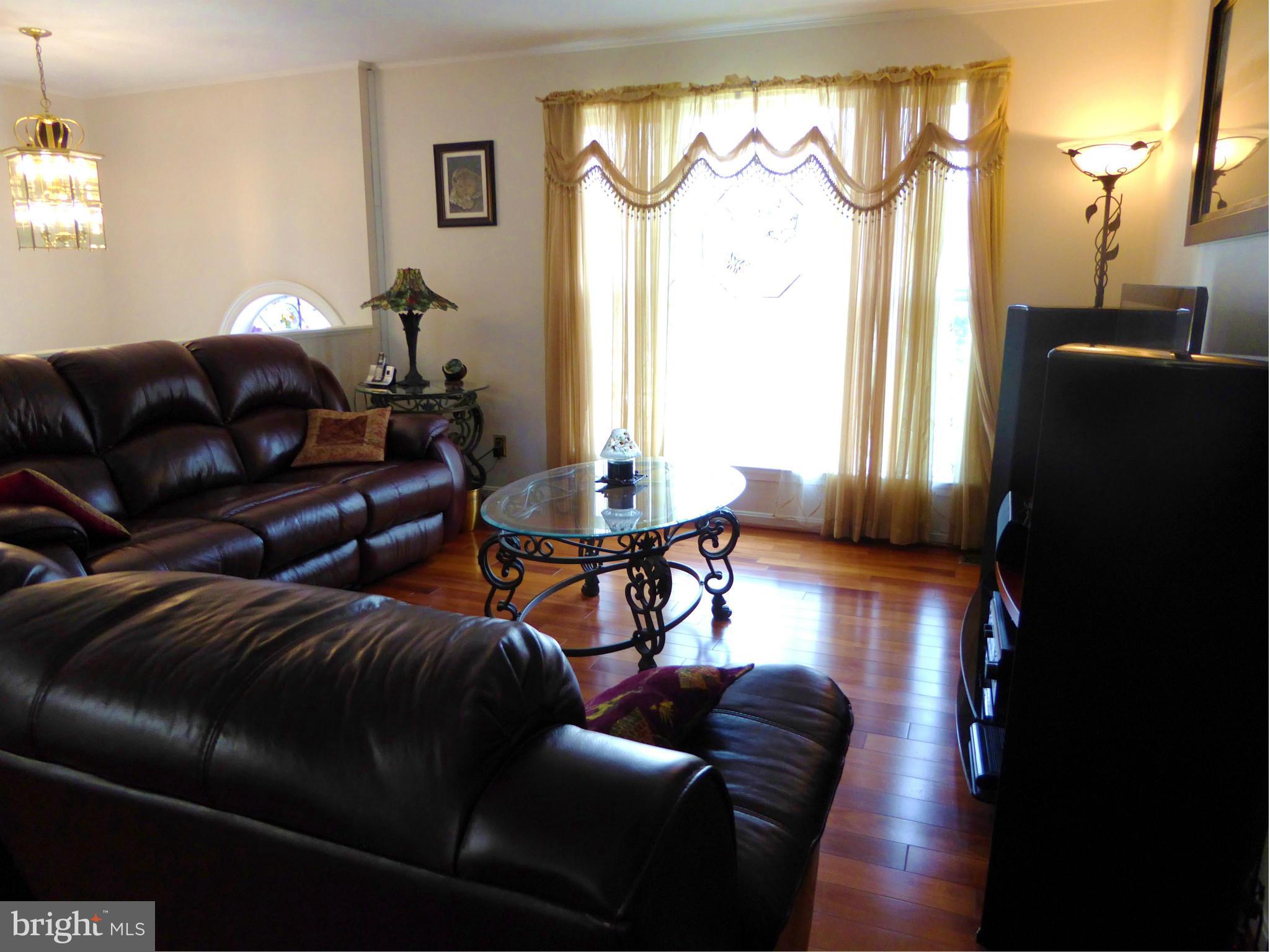 3734 Seneca Garden Road Baltimore, MD 21220 - Photo 10 of 25 Living Room