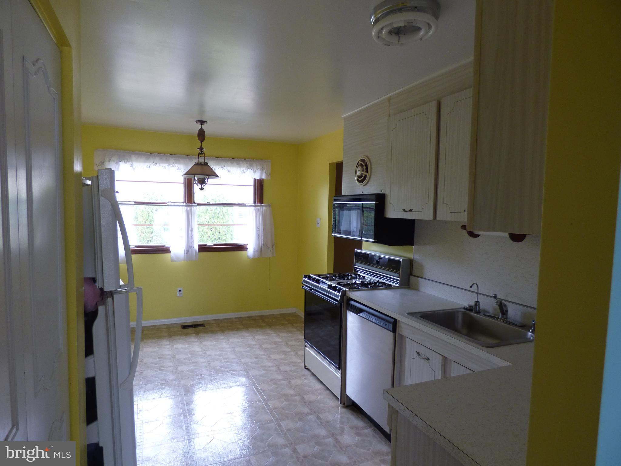 543 Cassingham Road Fairless Hills, PA 19030 - Photo 12 of 17 Kitchen