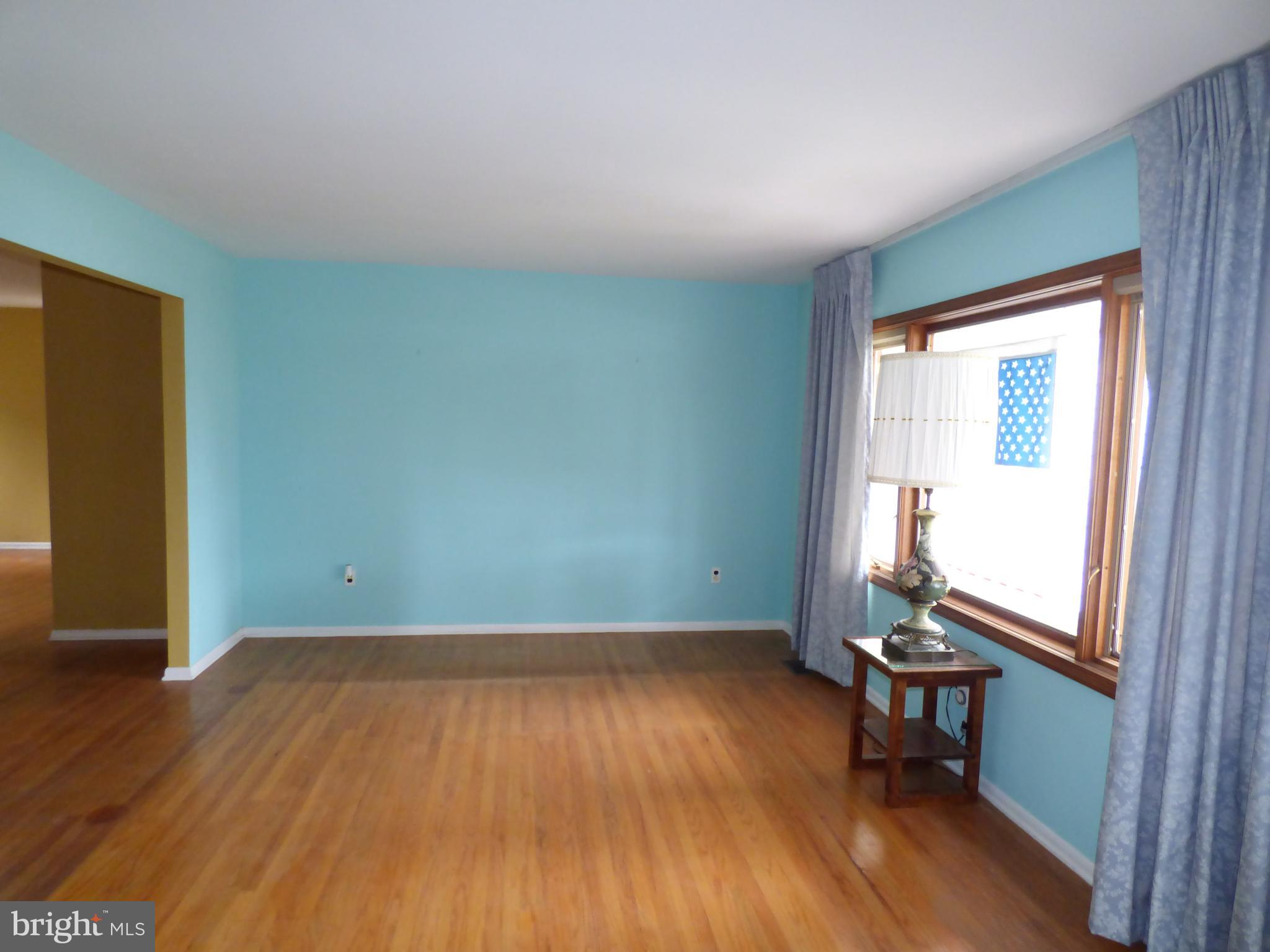 543 Cassingham Road Fairless Hills, PA 19030 - Photo 6 of 17 Living Room