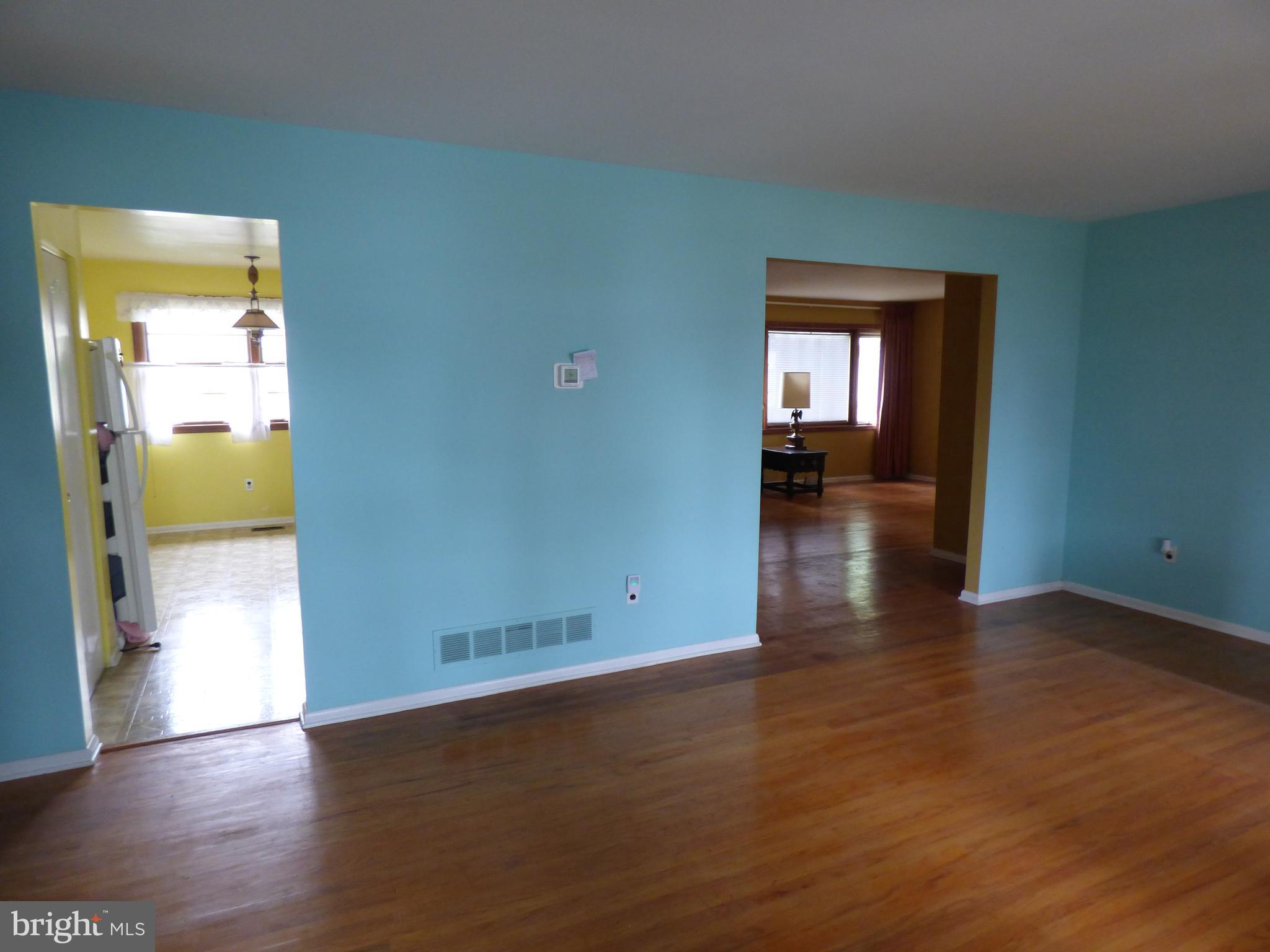 543 Cassingham Road Fairless Hills, PA 19030 - Photo 7 of 17 Living Room