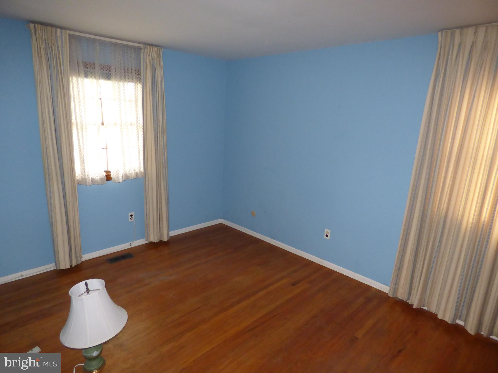 543 Cassingham Road Fairless Hills, PA 19030 - Photo 8 of 17 Living Room