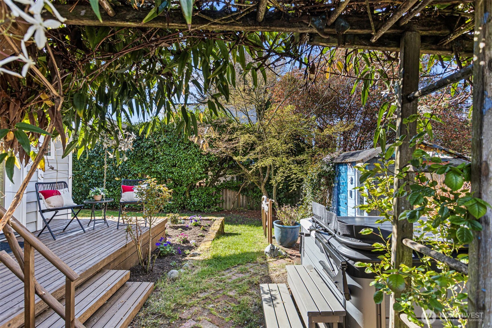 3813 Northeast 70th Street Seattle, WA 98115 - Photo 31 of 40