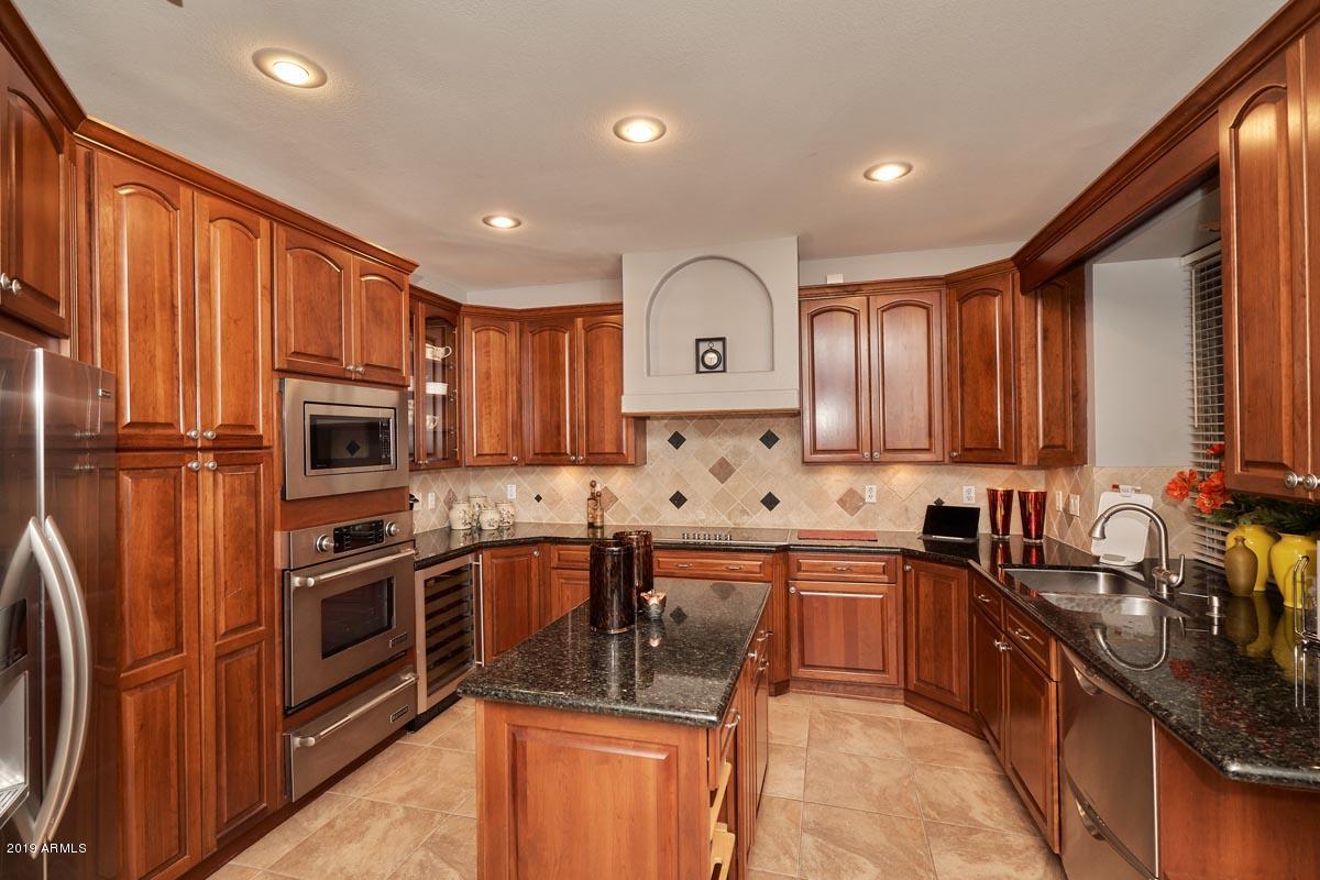 814 East Desert Trumpet Road Phoenix, AZ 85048 - Photo 25 of 83 Kitchen