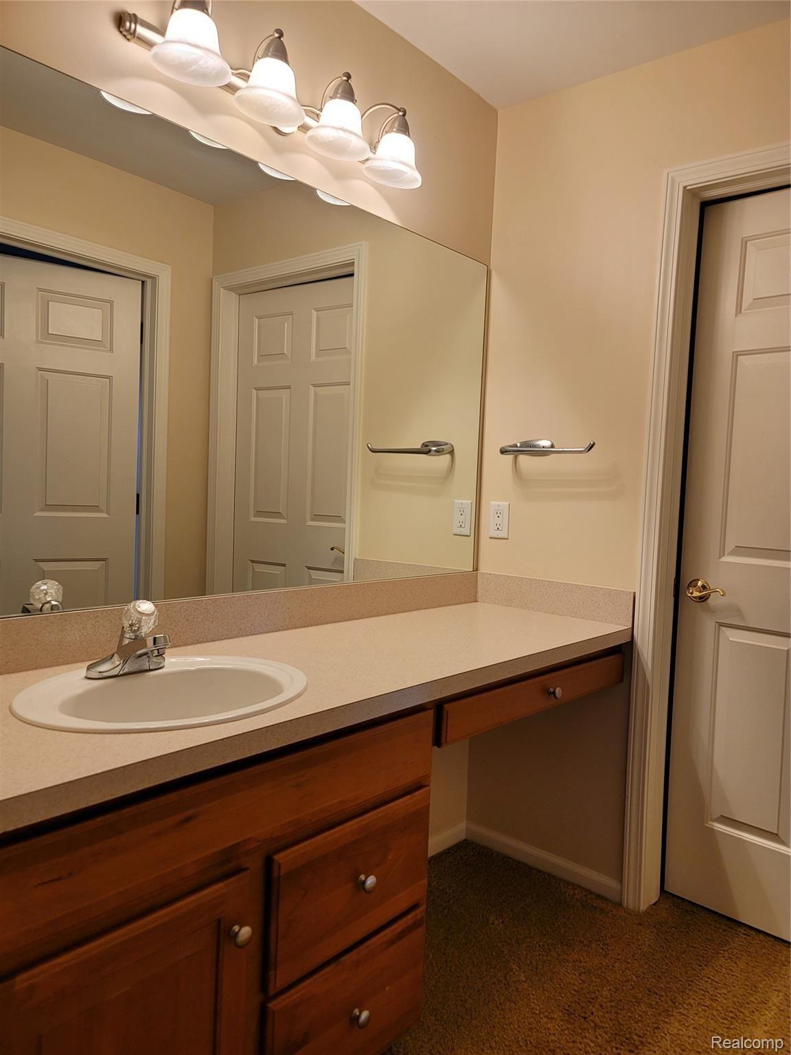 1235 Tulberry Circle Rochester, MI 48306 - Photo 20 of 36 20210825_090043.jpg
