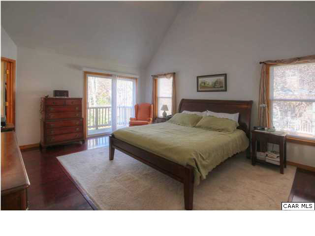 27 Tanglewood Road Palmyra, VA 22963 - Photo 8 of 23 Vaulted Master w/Hardwood & Carpet flooring, private balcony overlooking Lake - Privately located on 1st fl for added solitude when entertaining house guests.