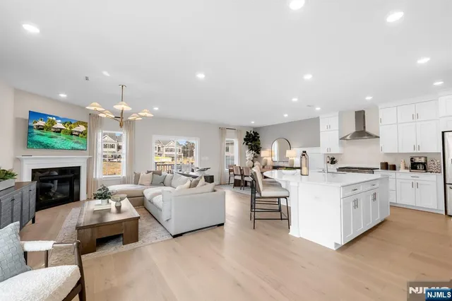 $1,028,040 | 20 Arlington Place, Oakland, NJ 07436